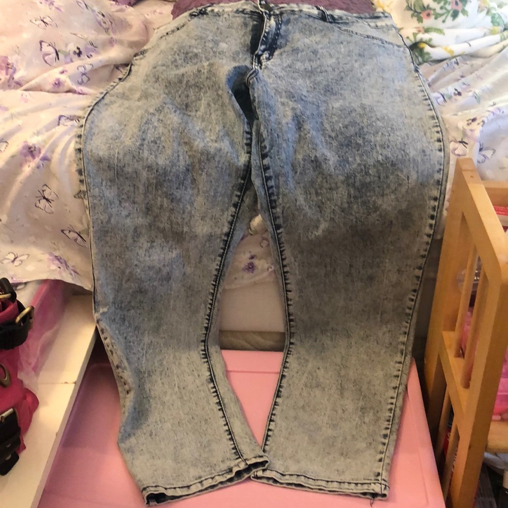 Diamonds & Threads light acid wash jeans. Sz 18.